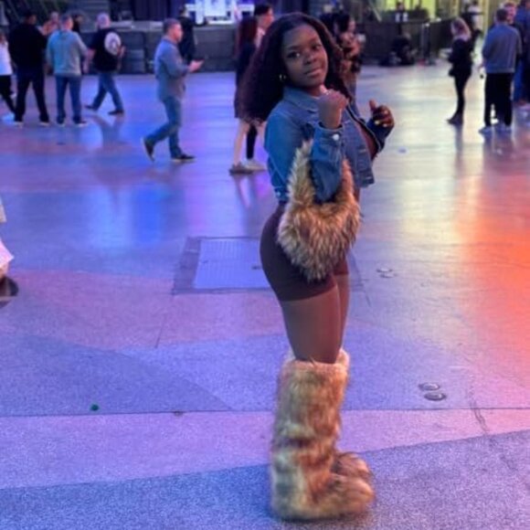 Furry Heart-Shaped Crossbody Bag Faux Fur Small Shoulder Purse for Women - Picture 2 of 6